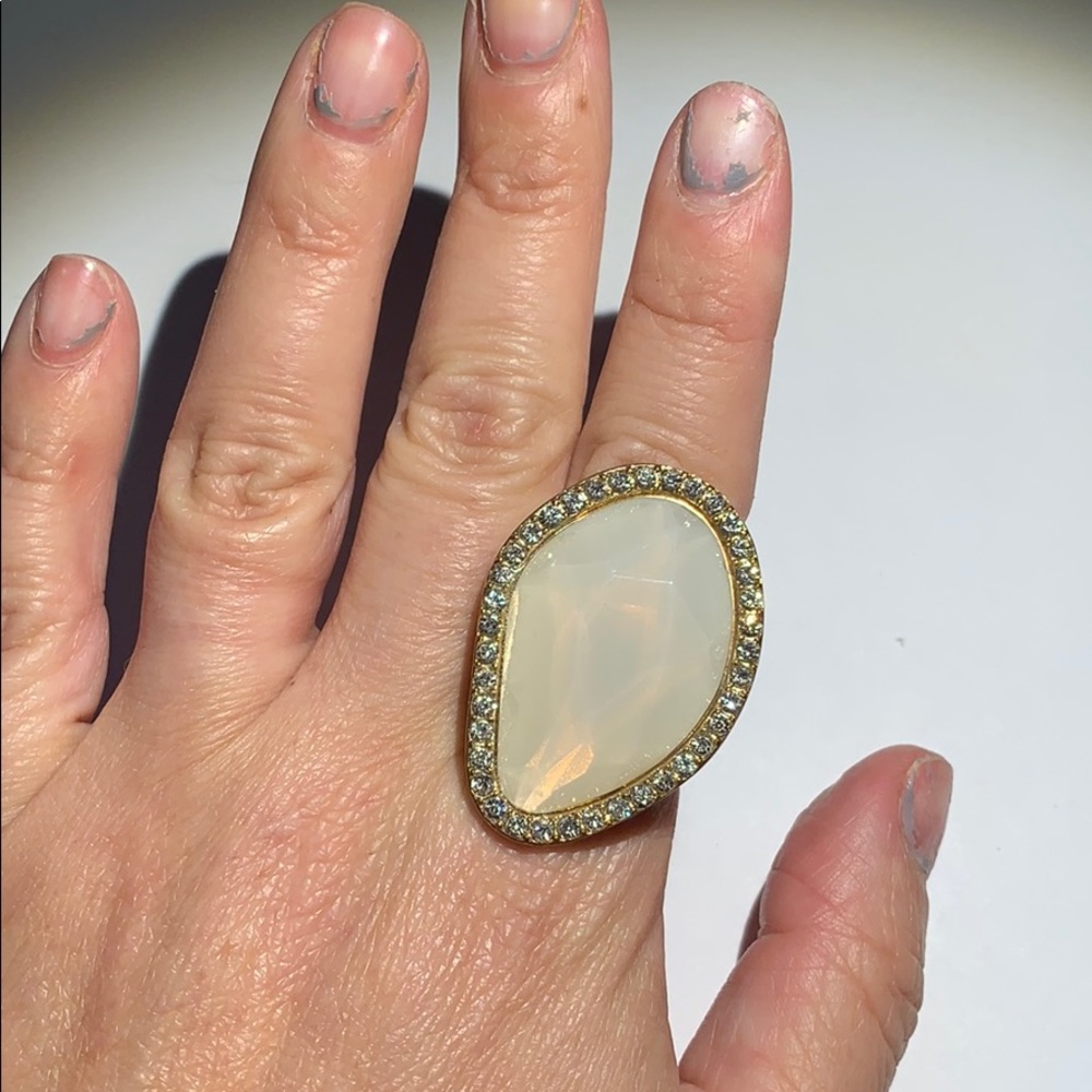 White stone ring - Picture 2 of 3